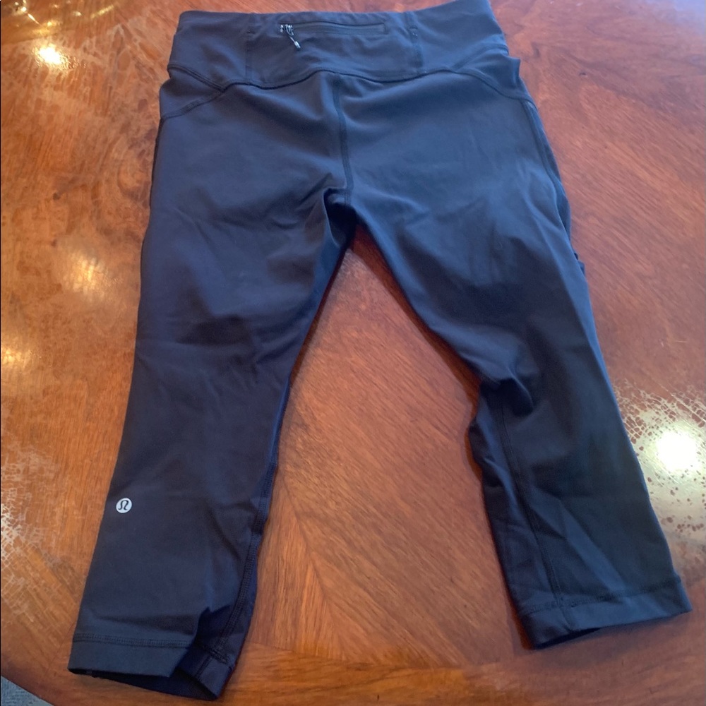 Lululemon cropped leggings with mesh